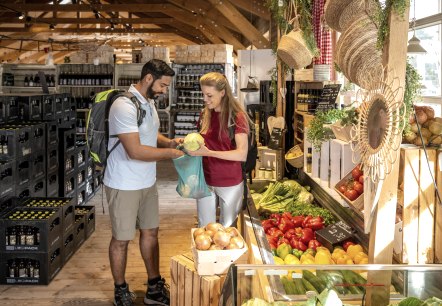 Einkaufen auf dem Markt, © Eifel Tourismus GmbH - Dominik Ketz Einkaufen auf dem Markt, © Eifel Tourismus GmbH - Dominik Ketz