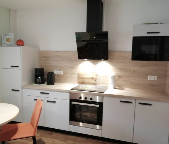 Küche:Kühl-Gefrierk; Induktion;Backofen;Mikrowelle, © Nordeifel Tourismus GmbH & Ferienwohnung Cocko Küche:Kühl-Gefrierk; Induktion;Backofen;Mikrowelle, © Nordeifel Tourismus GmbH & Ferienwohnung Cocko