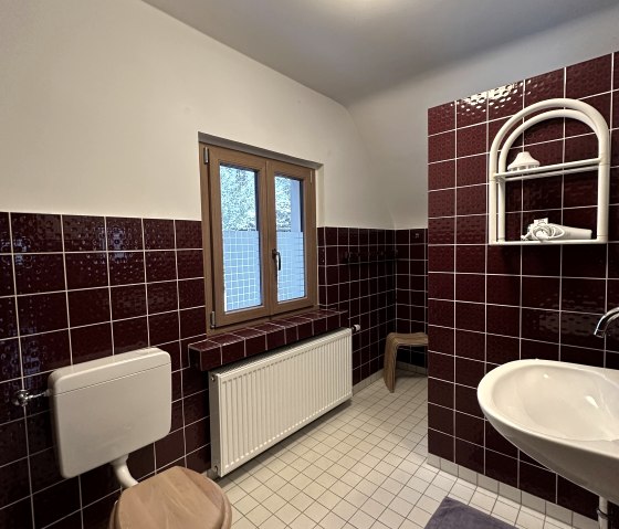 Badezimmer oben--, © Nordeifel Tourismus GmbH & Ferienhaus Ginkgo Biloba Badezimmer oben--, © Nordeifel Tourismus GmbH & Ferienhaus Ginkgo Biloba