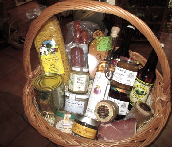 Eifel-Lädchen Geschenkkorb, © Heike Holzem Eifel-Lädchen Geschenkkorb, © Heike Holzem