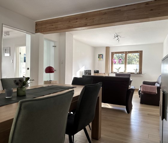 Wohn-/Esszimmer, © Nordeifel Tourismus GmbH & Ferienhaus Ginkgo Biloba Wohn-/Esszimmer, © Nordeifel Tourismus GmbH & Ferienhaus Ginkgo Biloba