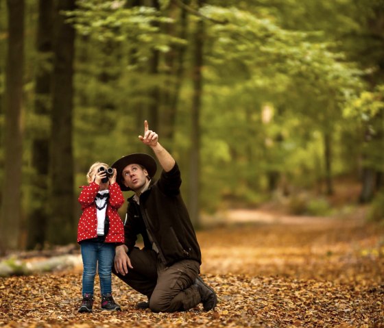 Boswachter met kind, © Tourismus NRW e.V.