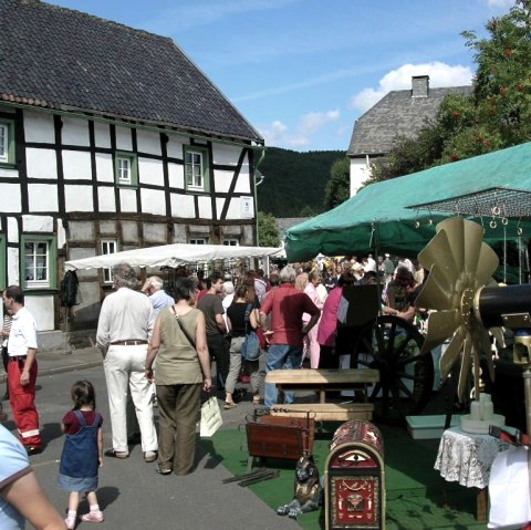 Antique, art & craft market, © Bürgergemeinschaft Olef