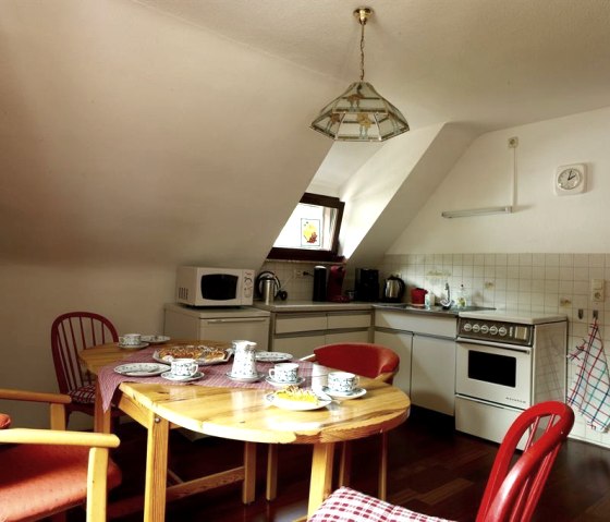 Kitchen with dining area, © Nordeifel Tourismus GmbH & Johannes Schuh