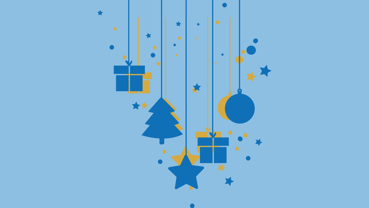 Ein festliches Design mit hängenden Geschenken, einem Weihnachtsbaum und einer Weihnachtskugel. Der Hintergrund ist blau mit dekorativen Sternen und Punkten in Gelb.