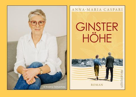 Eine Frau mit Brille sitzt lächelnd und trägt ein helles Oberteil. Neben ihr befindet sich das Buchcover "Ginsterhöhe" von Anna-Maria Caspari.