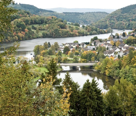 Rur-Olef-Route : La vue sur Einruhr, © Rheinland-Pfalz Tourismus GmbH/D. Ketz