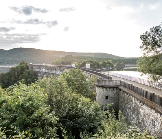 Barrage de la vallée de l'Urft sur la 4e étape de l'Eifelsteig, © Eifel Tourismus GmbH, D. Ketz