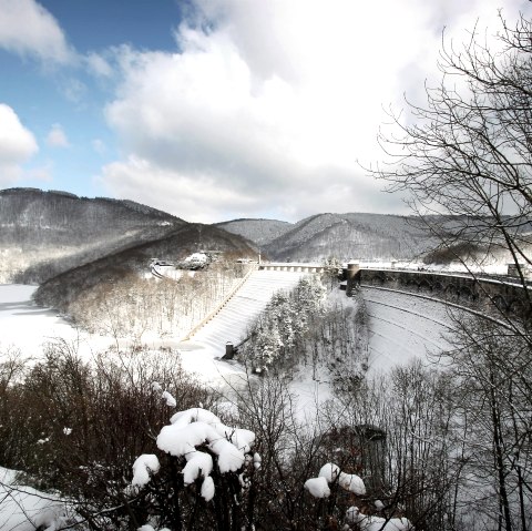 Urftstaumauer im Winter, © Janssen & De Kievith Fotografie