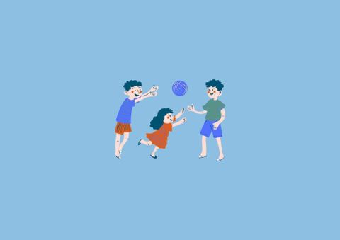 Drei Kinder spielen fröhlich mit einem Ball auf einem blauen Hintergrund. Eines der Kinder springt, während die anderen den Ball werfen.