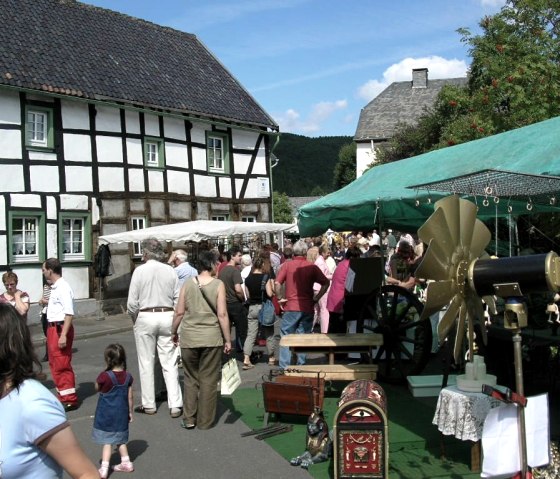 Marché d'antiquités, d'art et d'artisanat, © Bürgergemeinschaft Olef