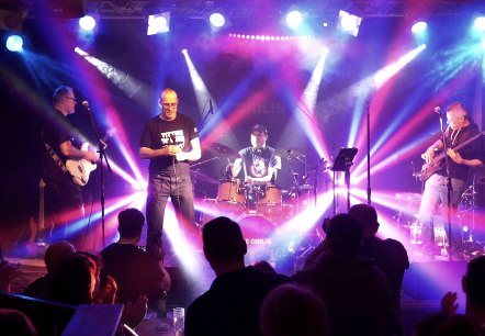 The Chilis, &copy; The Chilis