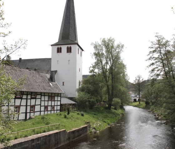 Église à Olef sur le sentier de randonnée Rur-Olef-Route, © Eifel Tourismus GmbH