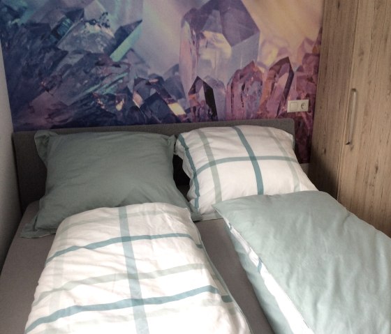 Bett, &copy; Nordeifel Tourismus GmbH & Fewo Eifeler Edelsteine Aquamarin