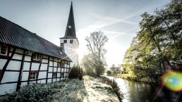 Église à Olef sur le sentier de l'Eifel, © Eifel Tourismus GmbH, D. Ketz