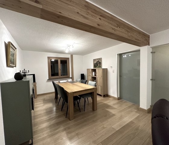 Wohn-/Esszimmer---, &copy; Nordeifel Tourismus GmbH & Ferienhaus Ginkgo Biloba