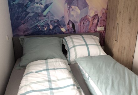 Bett, &copy; Nordeifel Tourismus GmbH & Fewo Eifeler Edelsteine Aquamarin