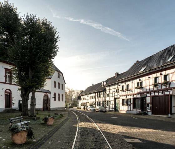 Marktplatz Olef mit Schienen der Oleftalbahn, &copy; Eifel Tourismus GmbH, D. Ketz