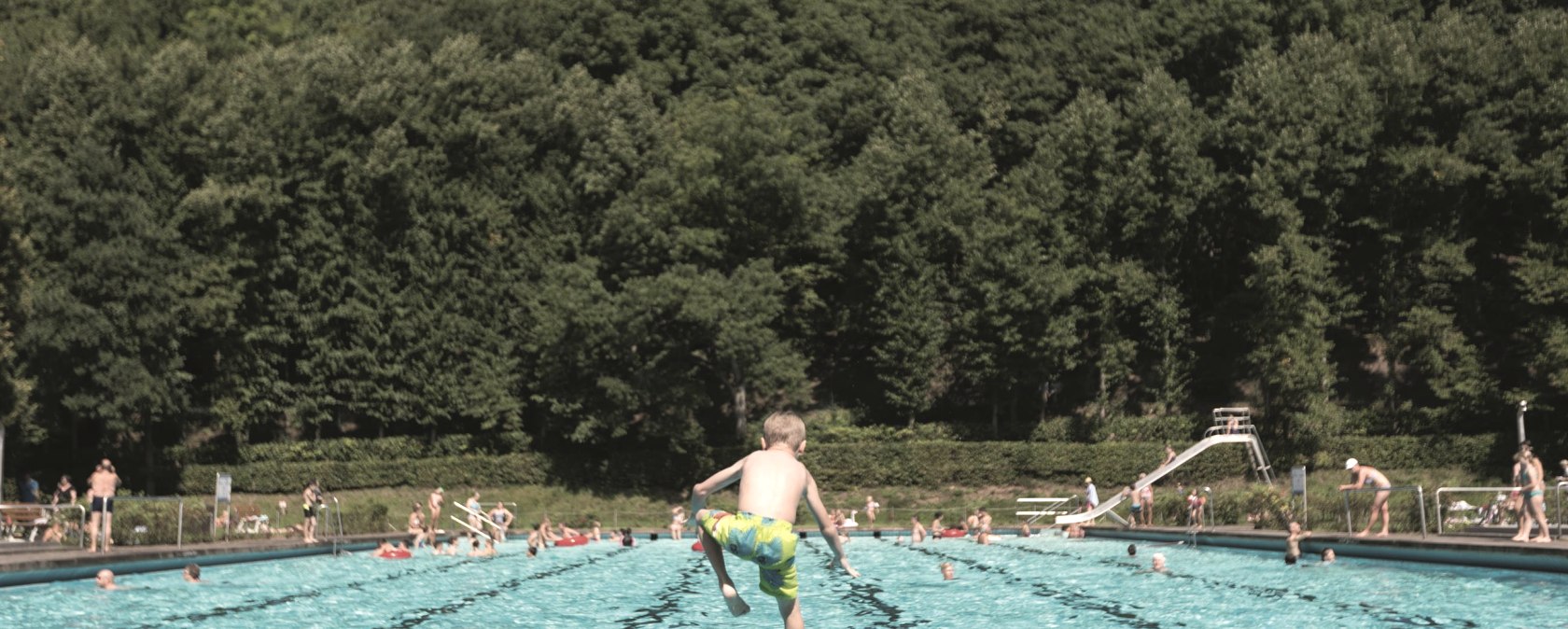 Rosenbad Gemünd Schwimmbecken, © Foto Ralph Sondermann · Rosenbad Gemünd