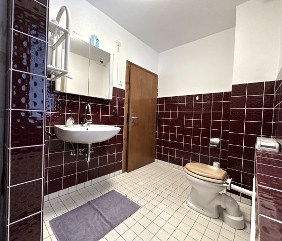 Badezimmer oben, &copy; Nordeifel Tourismus GmbH & Ferienhaus Ginkgo Biloba