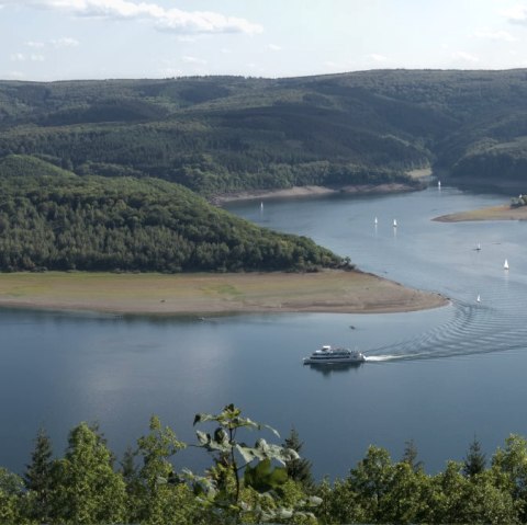 Die Radtour Eifel-H&ouml;hen-Route f&uuml;hrt am Rursee entlang, &copy; Eifel Tourismus GmbH/P. Jacob
